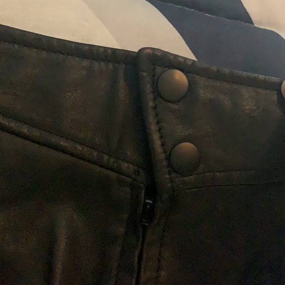 Out of bounds leather pencil skirt sz 5/6 run small - Picture 4 of 5